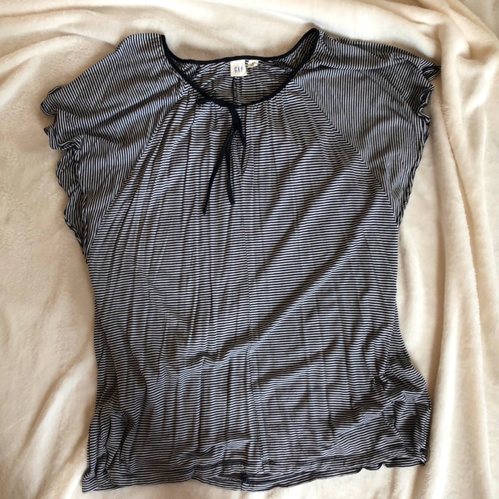 Gap Cap Sleeve pinstripe flowy t-shirt